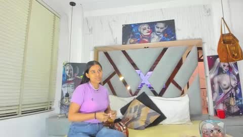 Snapshot of vikitomson chatting on 01.08.25 vikiTomson online show from 01.08.25