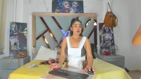 Snapshot of vikitomson chatting on 01.09.25 vikiTomson online show from 01.09.25