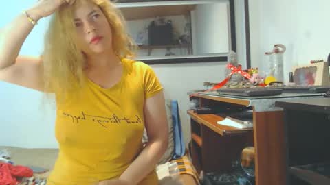 VIKKKTORIAAA online show from 02.15.25