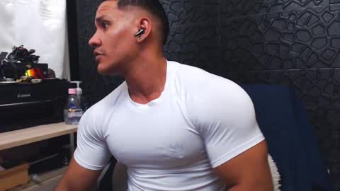 Viktor Herrera online show from 09.30.25