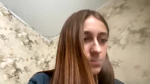 Snapshot of viktoria9898 chatting on 12.17.24 Sweett online show from 12.17.24