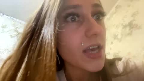 Snapshot of viktoria9898 chatting on 01.02.25 Sweett online show from 01.02.25