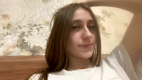 Snapshot of viktoria9898 chatting on 01.04.25 Sweett online show from 01.04.25