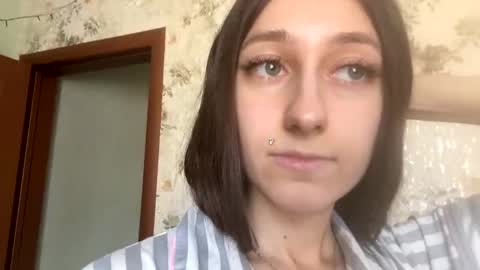 Snapshot of viktoria9898 chatting on 03.10.25 Sweett online show from 03.10.25