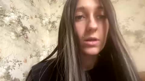 Snapshot of viktoria9898 chatting on 09.30.25 Sweett online show from 09.30.25