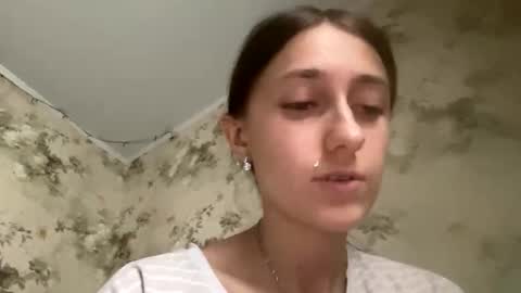 Snapshot of viktoria9898 chatting on 10.21.25 Sweett online show from 10.21.25