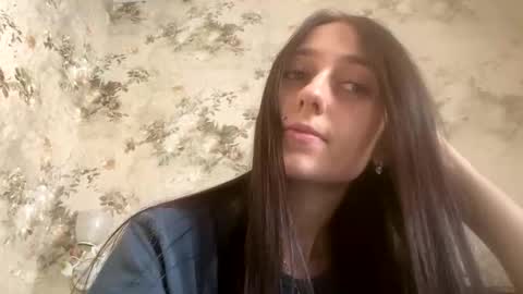 Snapshot of viktoria9898 chatting on 10.23.25 Sweett online show from 10.23.25