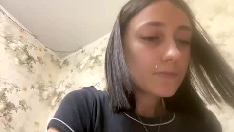 Snapshot of viktoria9898 chatting on 11.19.25 Sweett online show from 11.19.25