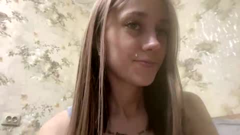 Snapshot of viktoria9898 chatting on 05.27.26 Sweett online show from 05.27.26