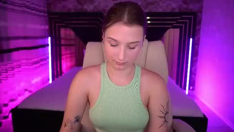 Snapshot of vikviklove chatting on 06.25.26 VikVikLove online show from 06.25.26