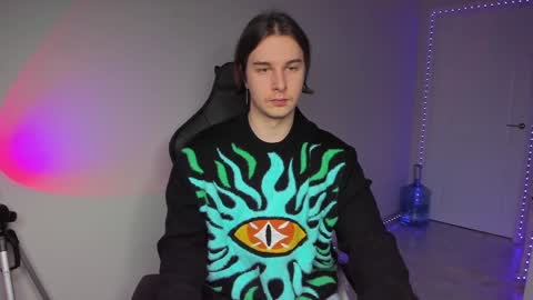 Snapshot of vincent__strong chatting on 12.16.24 Vincent Strong online show from 12.16.24