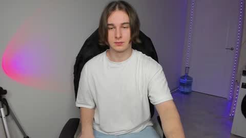 Snapshot of vincent__strong chatting on 12.23.24 Vincent Strong online show from 12.23.24