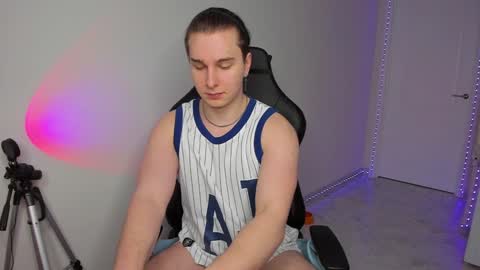 Snapshot of vincent__strong chatting on 02.07.25 Vincent Strong online show from 02.07.25