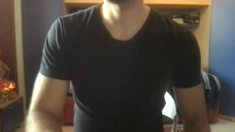 Snapshot of vincenzosicyli chatting on 11.05.25 vic online show from 11.05.25