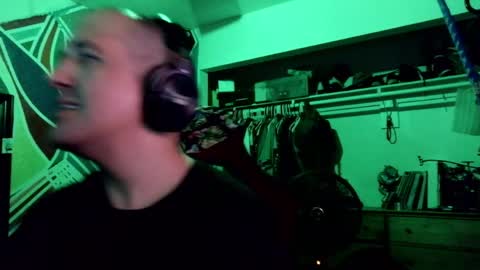 Snapshot of vineatspussnluvsit chatting on 04.15.26 onlyhaveeyes4u online show from 04.15.26