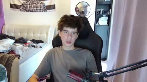 Snapshot of vinnie_06 chatting on 09.12.25 vinnie online show from 09.12.25