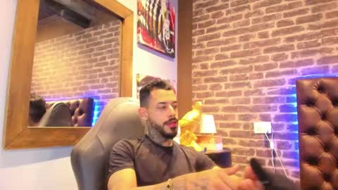 Snapshot of vinzenzrizzo chatting on 10.16.25 ---Vinzen--- online show from 10.16.25