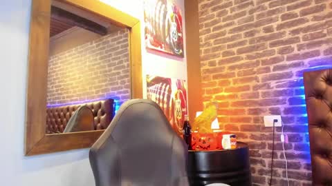 Snapshot of vinzenzrizzo chatting on 10.29.25 ---Vinzen--- online show from 10.29.25