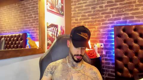 Snapshot of vinzenzrizzo chatting on 10.31.25 ---Vinzen--- online show from 10.31.25