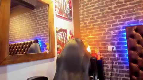 Snapshot of vinzenzrizzo chatting on 10.31.25 ---Vinzen--- online show from 10.31.25