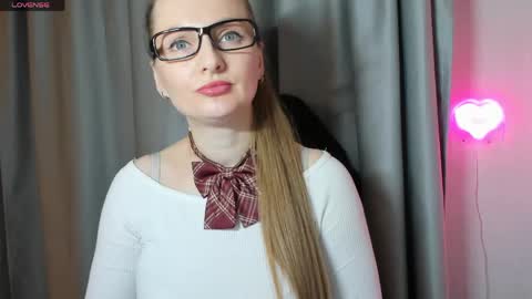 Snapshot of viola_1 chatting on 04.30.26 Funny girl online show from 04.30.26