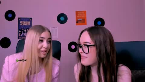 Snapshot of viola_sweet_ chatting on 05.13.26 viola_sweet_ online show from 05.13.26