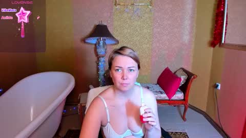 Viola online show from 12.21.25