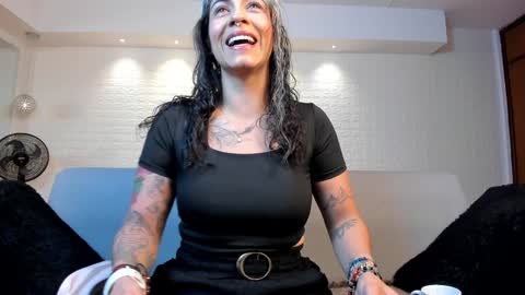 Violett  Everyday From 0530 to 1430 Col Time online show from 01.22.25