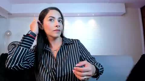 Violett  Everyday From 0530 to 1430 Col Time online show from 11.19.25