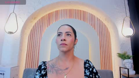 Violette online show from 04.10.26