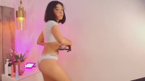 Snapshot of violet_606 chatting on 06.01.26 Violeta online show from 06.01.26