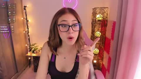 Snapshot of violet_ch chatting on 02.22.25 violet online show from 02.22.25