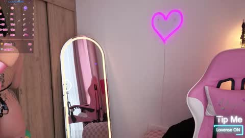 Snapshot of violet_ch chatting on 09.09.25 violet online show from 09.09.25