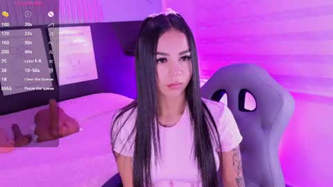 Snapshot of violet_spencer chatting on 06.17.26 Violeta online show from 06.17.26
