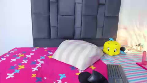 Snapshot of violet_taylor28 chatting on 09.19.25 violett taylor online show from 09.19.25