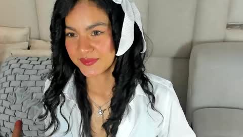 Snapshot of violet_vyx chatting on 05.16.26 Violet online show from 05.16.26