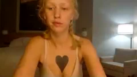 Snapshot of violet_winter97 chatting on 06.19.26 violet_winter97 online show from 06.19.26