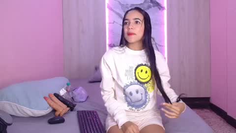 Snapshot of violeta_20xx chatting on 05.29.26 Violeta online show from 05.29.26