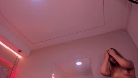 Snapshot of violeta_abel chatting on 09.14.25 Violeta online show from 09.14.25