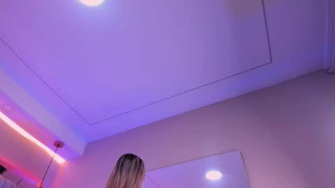 Snapshot of violeta_abel chatting on 10.28.25 Violeta online show from 10.28.25