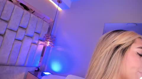 Snapshot of violeta_abel chatting on 11.11.25 Violeta online show from 11.11.25