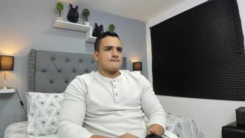 VIOLETA AND MAXX online show from 10.15.25