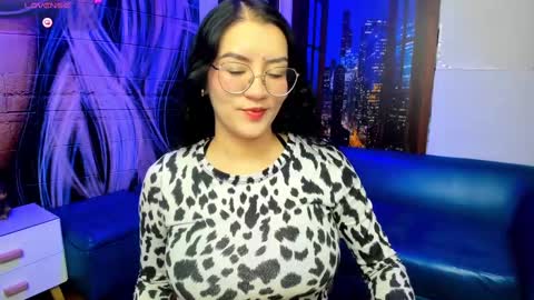 Snapshot of violeta_diazz chatting on 02.19.25 online show from 02.19.25