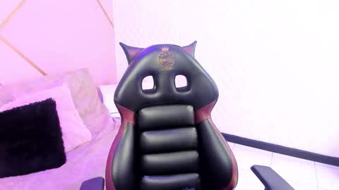 Snapshot of violeta_diazz chatting on 11.28.25 online show from 11.28.25