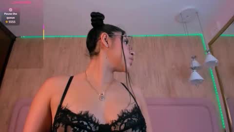 Snapshot of violeta_garcia chatting on 09.25.25 Violeta Garcia online show from 09.25.25