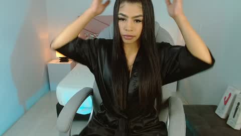 Snapshot of violeta_leon chatting on 01.18.25 Violeta leon online show from 01.18.25