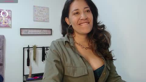 Snapshot of violeta_scott_ chatting on 03.19.26 violeta_scott_ online show from 03.19.26