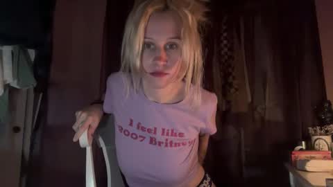 Snapshot of violetfaee chatting on 11.26.25 violet online show from 11.26.25