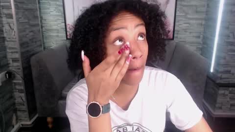 Snapshot of violeth_b chatting on 09.13.25 violeth_b online show from 09.13.25