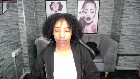 Snapshot of violeth_b chatting on 09.18.25 violeth_b online show from 09.18.25